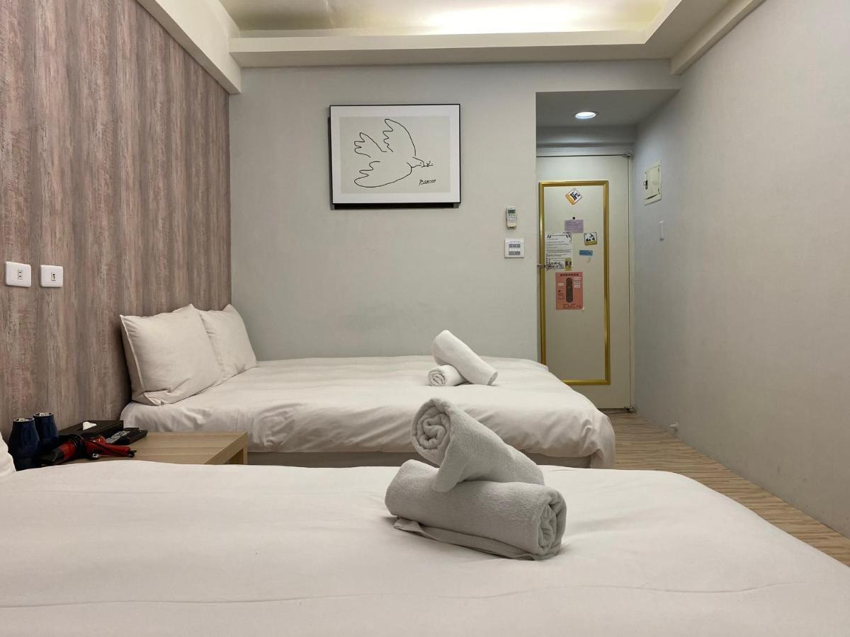 Fengjia Sleep Hotel Taichung Bagian luar foto