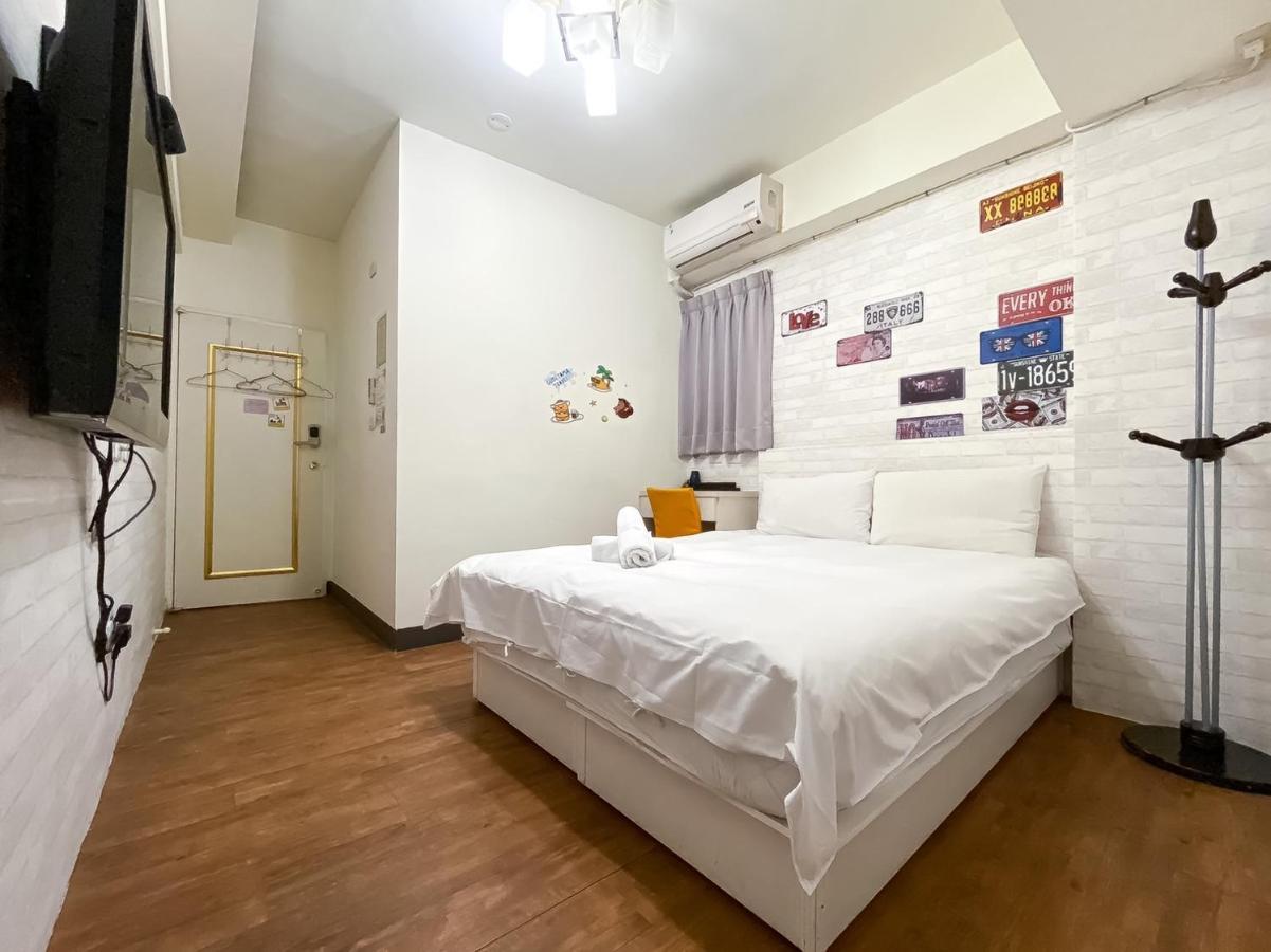Fengjia Sleep Hotel Taichung Bagian luar foto