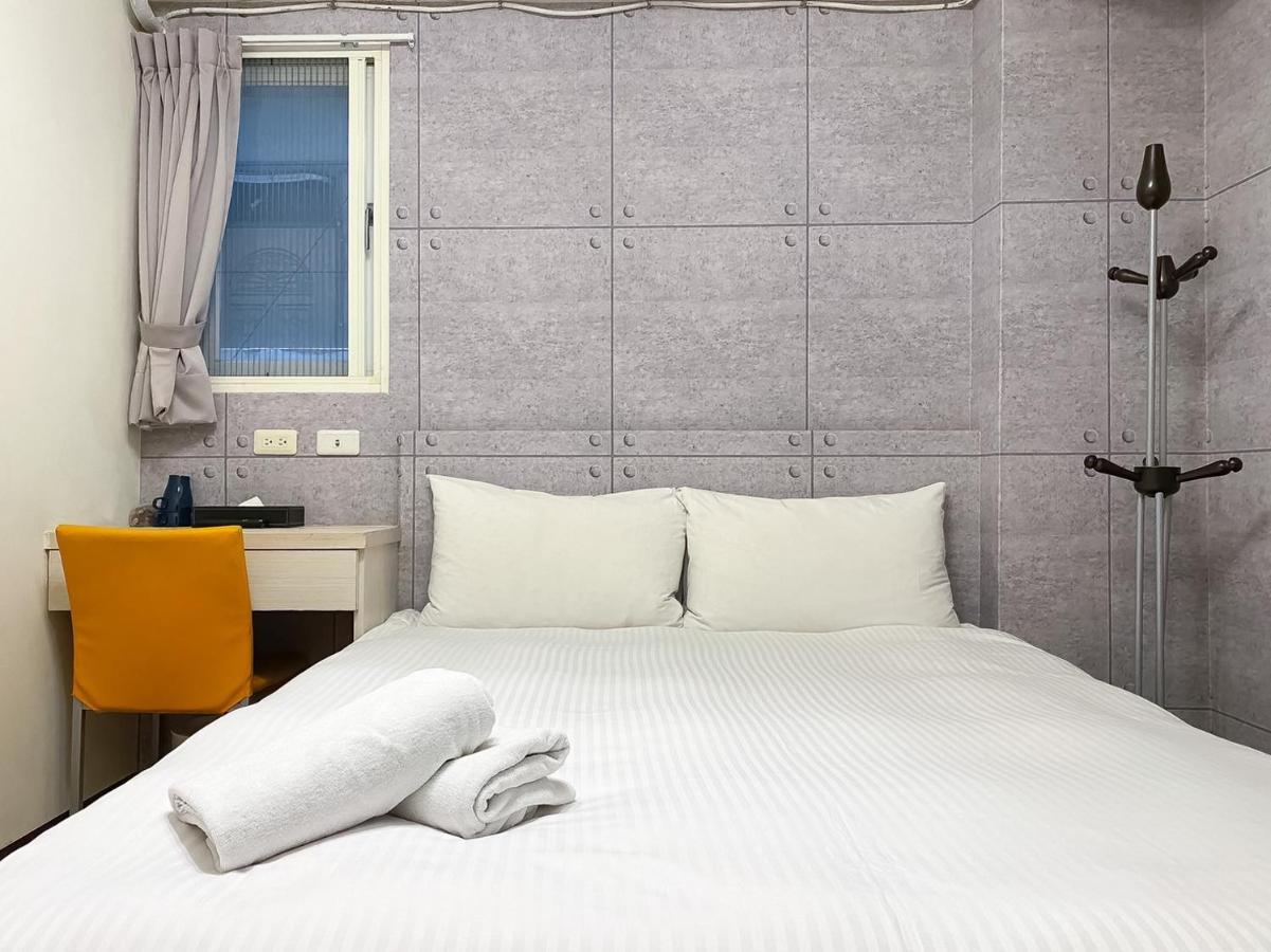 Fengjia Sleep Hotel Taichung Bagian luar foto