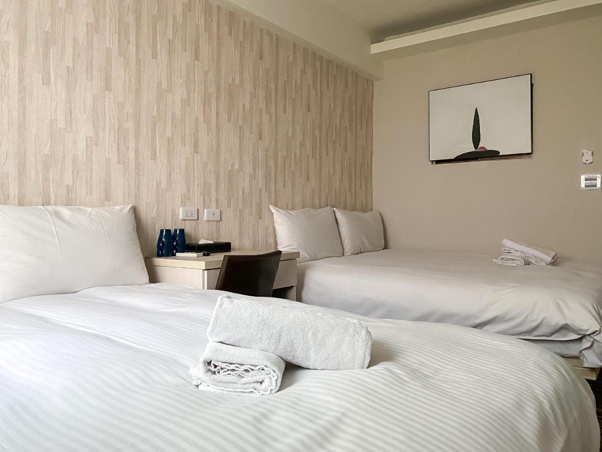 Fengjia Sleep Hotel Taichung Bagian luar foto