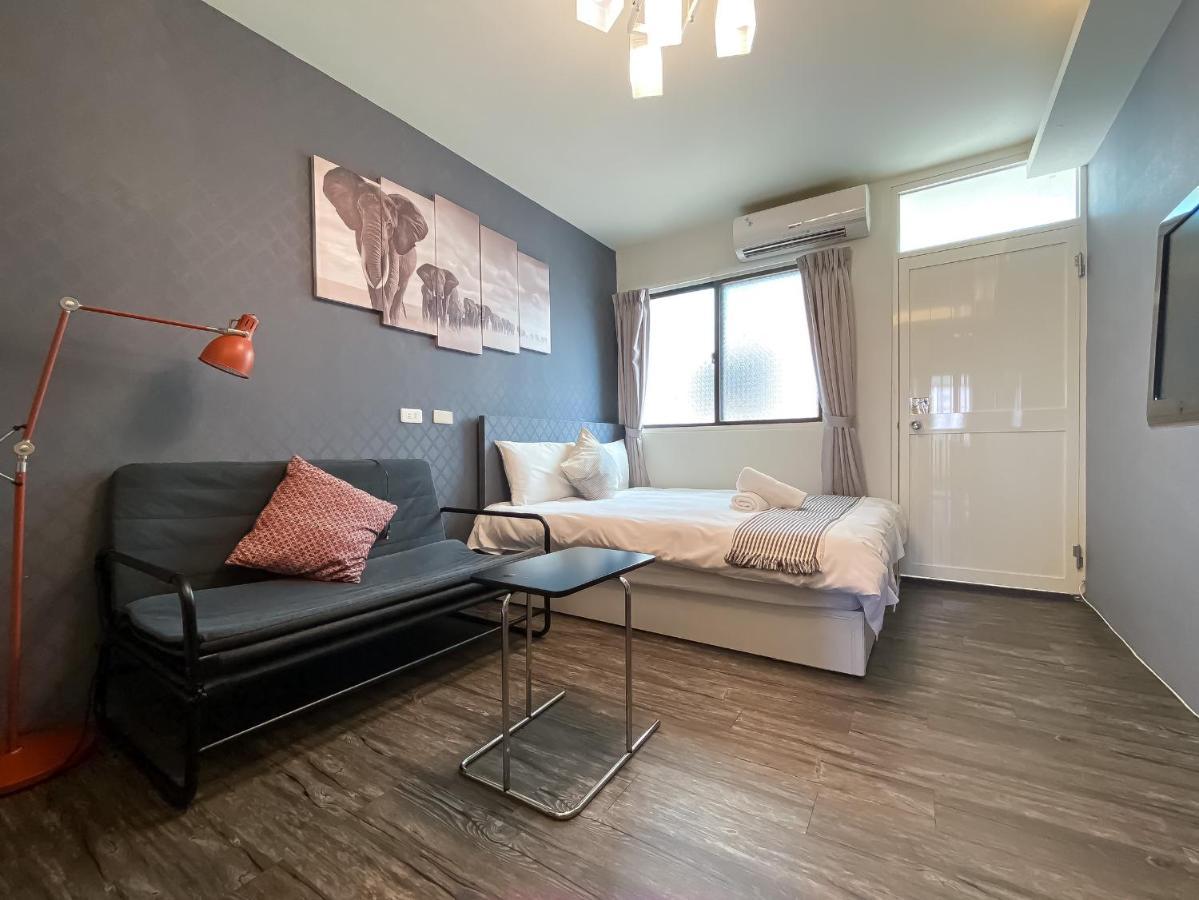 Fengjia Sleep Hotel Taichung Bagian luar foto